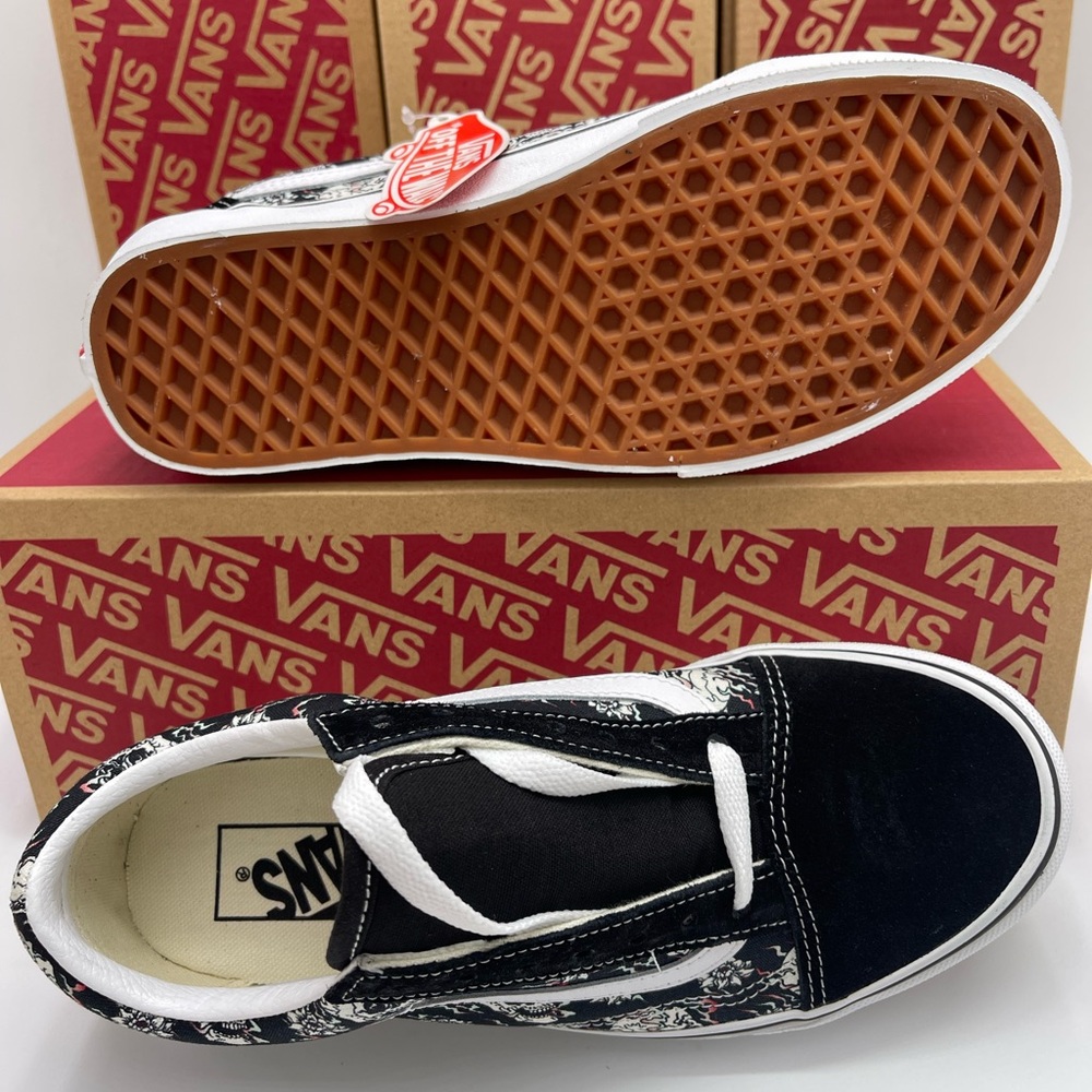 Vans Men’s Old Skool
(Flash Skulls)Multi/True White Sneakers 
VN0A38G118C - Picture 6 of 16